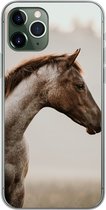 Geschikt voor iPhone 11 Pro hoesje - Paard - Mist - Natuur - Siliconen Telefoonhoesje