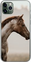 Geschikt voor iPhone 11 Pro Max hoesje - Paard - Mist - Natuur - Siliconen Telefoonhoesje