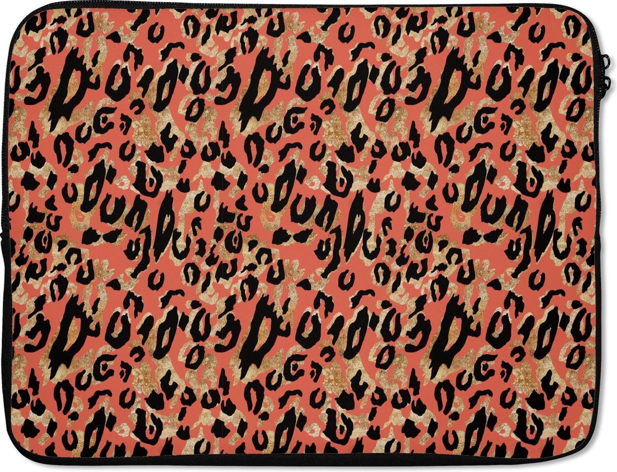 Laptophoes 15.6 inch - Dierenprint - Panter - Roze - Laptop sleeve - Binnenmaat 37x26 cm - Zwarte achterkant