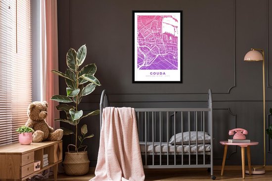Poster in lijst - Fotolijst 60x90 cm - Posters - Stadskaart - Gouda - Paars - Nederland - Posterlijst zwart - Decoratie - Wanddecoratie woonkamer - Muurdecoratie slaapkamer