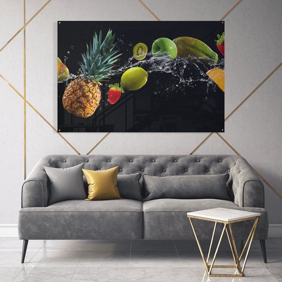 Artaza Glasschilderij - Fruit Met Water Op Zwart Achtergrond - 135x90 - Groot - Plexiglas Schilderij - Foto op Glas