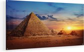 Artaza Glasschilderij - Egyptische Piramides in de Woestijn - 120x60 - Groot - Plexiglas Schilderij - Foto op Glas