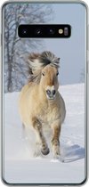 Geschikt voor Samsung Galaxy S10 hoesje - Rennend fjord paard in de sneeuw - Siliconen Telefoonhoesje