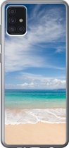 Geschikt voor Samsung Galaxy A52 5G hoesje - Een tropisch strand op Hawaii waar de golven aanspoelen op - Siliconen Telefoonhoesje