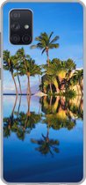 Geschikt voor Samsung Galaxy A71 hoesje - Bij Wailea Beach op Hawaii worden palmbomen gereflecteerd op het water - Siliconen Telefoonhoesje