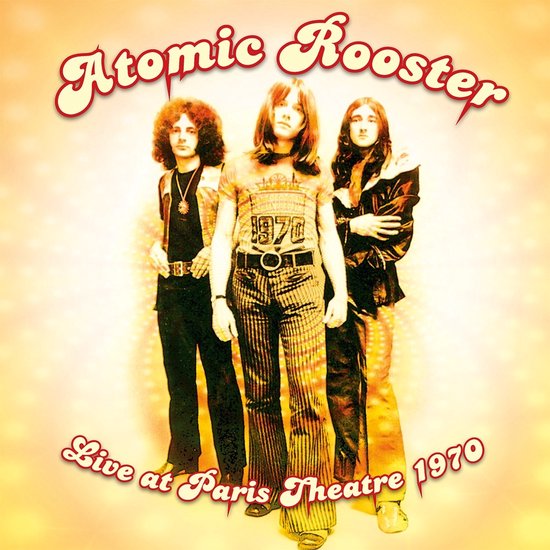 Atomic Rooster: Live at Paris Theatre 1970. Drie mannen met lang haar en jaren '70 kleding.