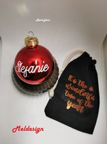 Kerst Kerstbal met naam met gratis opbergtasje rood glans witte letters