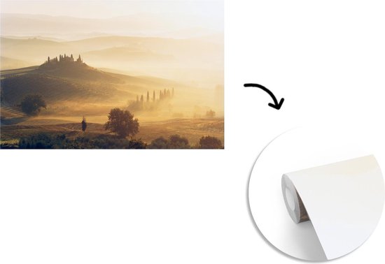 Papier peint photo en vinyle - Le paysage toscan et brumeux lors d'un lever de soleil largeur 330 cm x hauteur 220 cm - Tirage photo sur papier peint (disponible en 7 tailles)