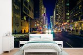 Behang - Fotobehang New York - Taxi - Nacht - Breedte 600 cm x hoogte 400 cm