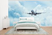 Un avion dans le ciel papier peint photo vinyle largeur 535 cm x hauteur 300 cm - Tirage photo sur papier peint (disponible en 7 tailles)