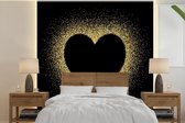 Behang - Fotobehang Gouden hart op een zwarte achtergrond - Breedte 220 cm x hoogte 220 cm