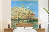 Behang - Fotobehang Boomgaard in bloei - Vincent van Gogh - Breedte 210 cm x hoogte 260 cm