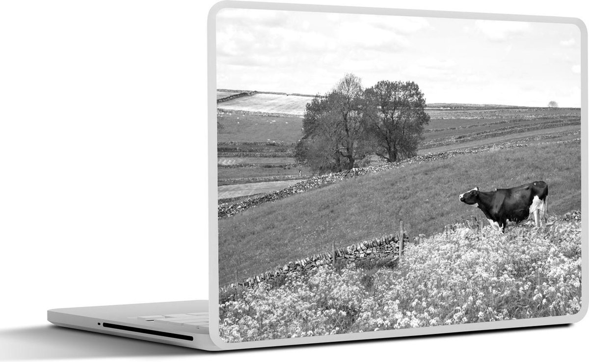 Afbeelding van product SleevesAndCases  Laptop sticker - 15.6 inch - Bloemen in het weiland van de Friese koe - zwart wit