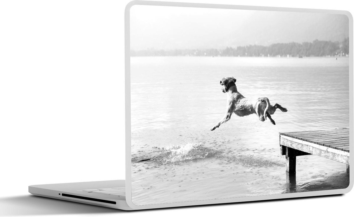 Afbeelding van product SleevesAndCases  Laptop sticker - 17.3 inch - Komische hond die in het water springt - zwart wit