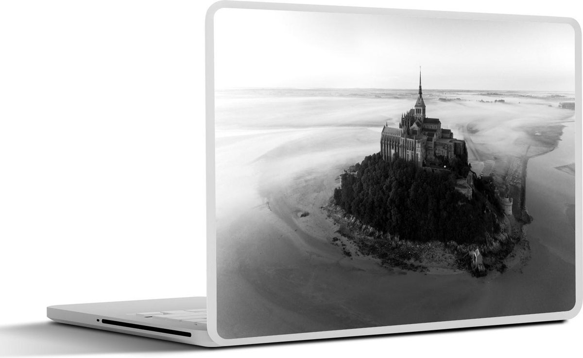 Afbeelding van product SleevesAndCases  Laptop sticker - 13.3 inch - Vogelperspectief eiland in Frankrijk - zwart wit
