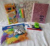 LIBOZA - Vakantiepakket - Minnie Mouse Dagboek - Roze Glitterboek - Veertjes-Wiebeloogjes - Kleurpotloden - gekleurde blauwe inkt pennen - Pennen-Potlood-Gum-Puntenslijper - Verjaa
