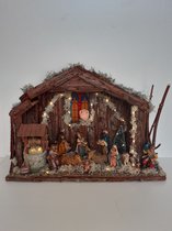 Kerststal GROOT met 14 figuren,waterput,velen details 40 ledlichtjes handgemaakt dus UNIEK 43x58x28 cm cm