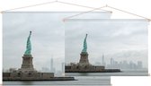 Het Vrijheidsbeeld en skyline van New York in de mist - Foto op Textielposter - 90 x 60 cm