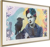 Ingelijste Poster - Frida Kahlo met Raaf, Goudkleurige lijst met passe-partout