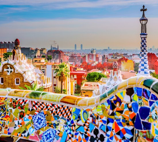 Détail coloré du banc de Gaudí au Park Güell à Barcelona, - Papier peint  photo (en... | bol