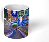 Mok - Neon verlichte straten van Osaka in Azië - 350 ML - Beker
