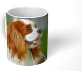 Mok - Een zittende Cavalier King Charles-spaniël - 350 ML - Beker