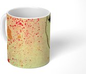 Mok - Woman art met een gele achtergrond - 350 ML - Beker