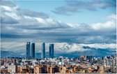 Industriële skyline van Madrid voor besneeuwde bergen - Foto op Forex - 60 x 40 cm