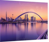 Zonsopkomst zorgt voor een paarse gloed in Dubai - Foto op Plexiglas - 60 x 40 cm