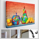 Houten appels en peren met de hand beschilderd, biologische bananen. Decoratieve houten fruit verfraaid door de kunstenaar - Modern Art Canvas - Horizontaal - 364225970