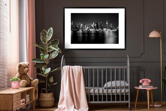 Cadre photo avec affiche Zwart Wit- Skyline réfléchie de New York - noir et blanc - 120x80 cm - Cadre pour affiche