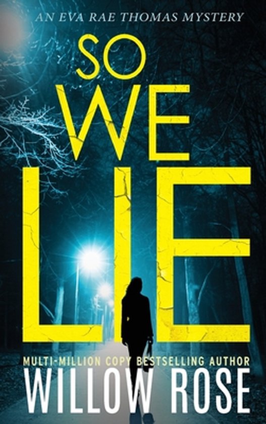 Boekomslag van "SO WE LIE" met een silhouet van een vrouw op een donker pad met lantaarnpalen.