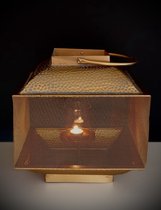 Belly square Golden lantern 36 cm hoog - kaarshouder - lantaarn - windlicht - authentiek - interieurdecoratie - terrasdecoratie - theelichthouder - metaal - industrieel - landelijk