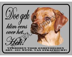 Rhodesian Ridgeback 177...ondergrond: geborsteld zilver...(formaat 15x20cm)...(Doe gek..klim eens over het hek!)....(Zilver/zwart+full color afb.)....Gratis verzending!