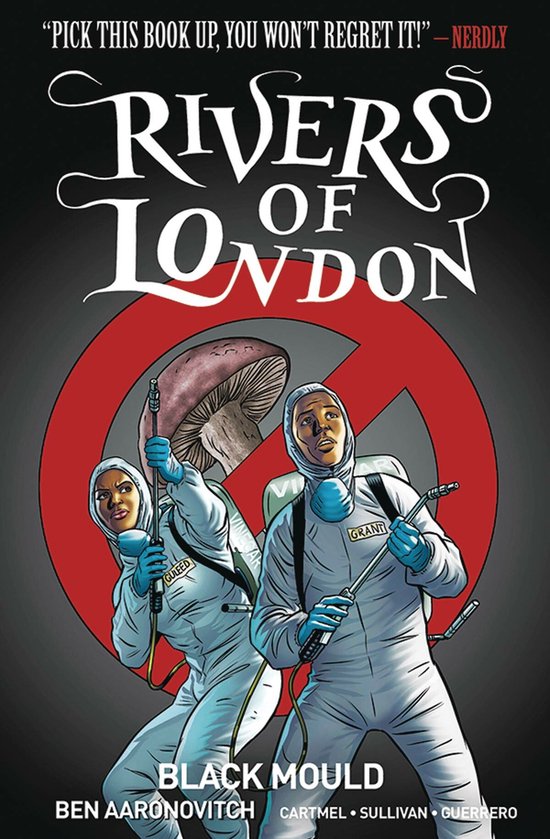 Boek "Rivers of London", "Black Mould" met een rode stop-aanduiding boven twee personen in witte beschermende pakken die schimmels bestrijden.