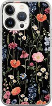 iPhone 13 Pro hoesje siliconen - Dark flowers - Soft Case Telefoonhoesje - Bloemen - Transparant, Zwart