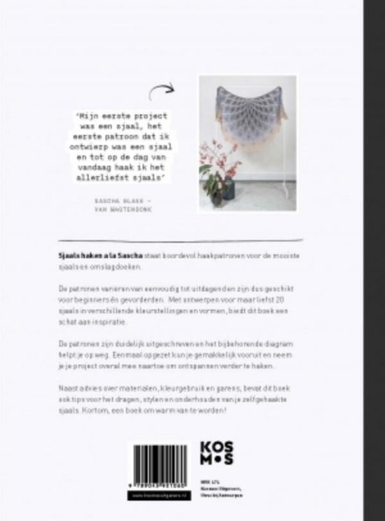 Boek met haakpatronen voor sjaals. De achterflap toont een gehaakte grijze en beige sjaal met een patroon van ruiten.