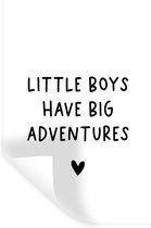 Muurstickers - Sticker Folie - Engelse quote "Little boys have big adventures" met een hartje op een witte achtergrond - 40x60 cm - Plakfolie - Muurstickers Kinderkamer - Zelfklevend Behang - Zelfklevend behangpapier - Stickerfolie