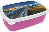 Broodtrommel Roze - Lunchbox - Brooddoos - Een trein die over een spoorbrug gaat - 18x12x6 cm - Kinderen - Meisje