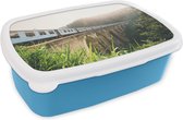 Broodtrommel Blauw - Lunchbox - Brooddoos - Een trein over een brug - 18x12x6 cm - Kinderen - Jongen