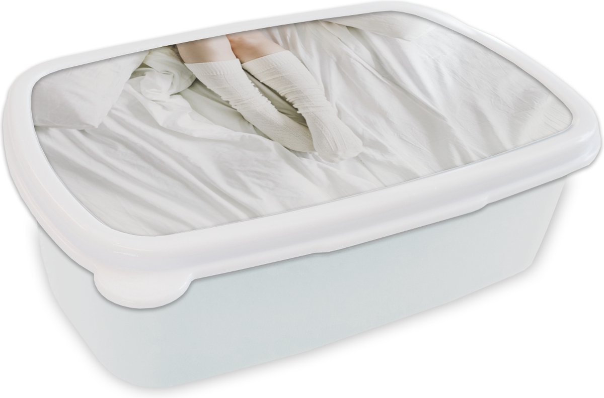 Broodtrommel Wit - Lunchbox - Brooddoos - Winter - Bed - Sokken - 18x12x6 cm - Volwassenen