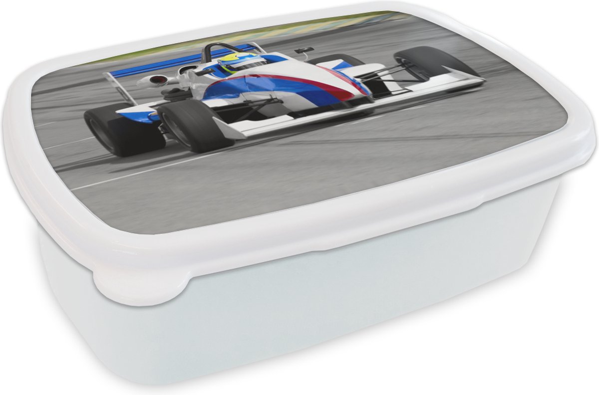 Broodtrommel Wit - Lunchbox - Brooddoos - Raceauto racet op een baan - 18x12x6 cm - Volwassenen