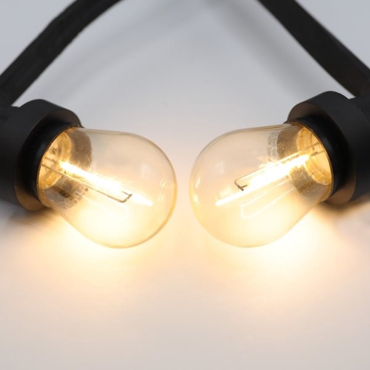 LumenXL lichtsnoer set standaard voor buiten van 100 meter met 100 fittingen en 1 watt 2700K LED filament lampen