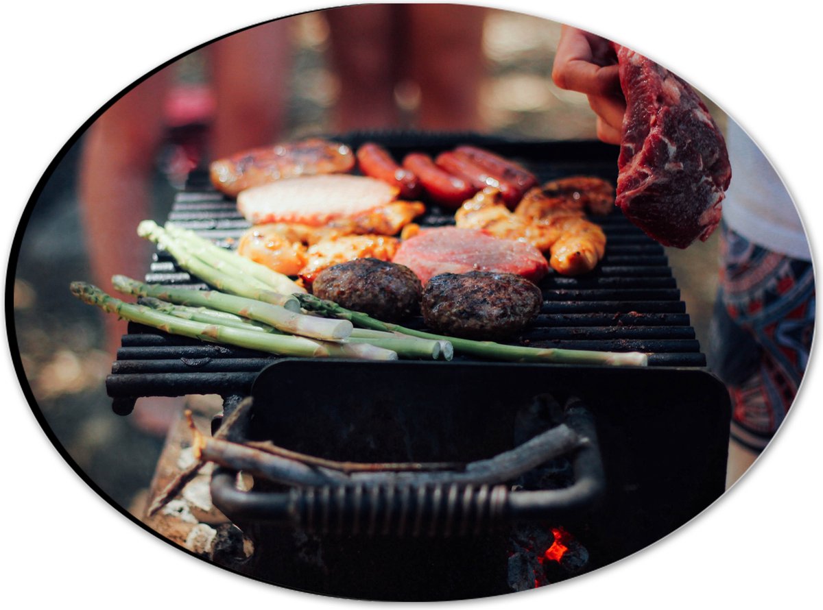 Dibond Ovaal - Barbecue - Vlees - Groenten - Kolen - Natuur - 28x21 cm Foto op Ovaal (Met