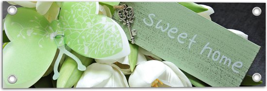 Tuinposter – Bloemen - Tulpen - Wit - Groen - Bordje - tekst - Vlinder - Sleutel - 60x20 cm Foto op Tuinposter (wanddecoratie voor buiten en binnen)