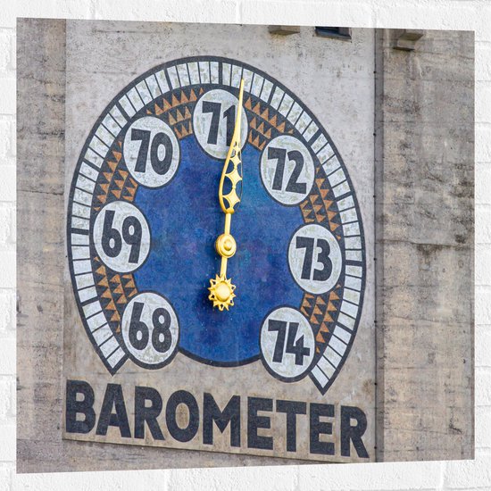 Muursticker - Barometer op Gevel van Bruin Gebouw - 80x80 cm Foto op Muursticker