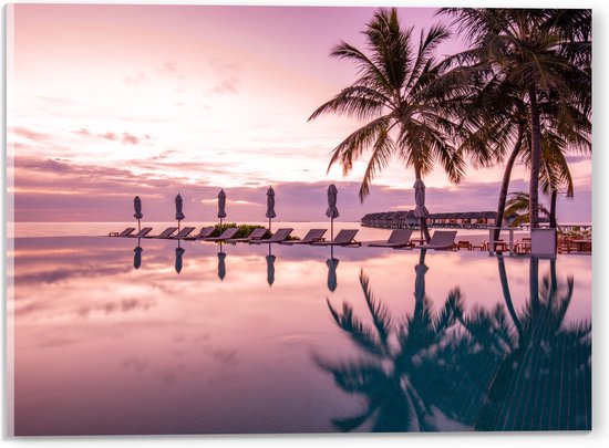 Acrylglas - Luxe Resort met Strandbedjes met Palmbomen - 40x30 cm Foto op Acrylglas (Wanddecoratie op Acrylaat)