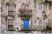 Poster Glanzend – Blauwe Deur van Betonnen Huisje met Raampjes - 90x60 cm Foto op Posterpapier met Glanzende Afwerking