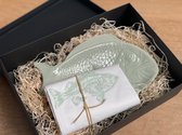 PuroPortugues- giftbox - Braga - keramiek - tapas - schaal - visschaal - met theedoek - geborduurd - vismotief olijfgroen