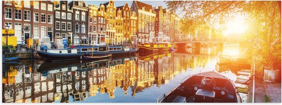 Poster (Mat) - Zonnestralen over de Grachten van Amsterdam Vol met Boten - 120x40 cm Foto op Posterpapier met een Matte look